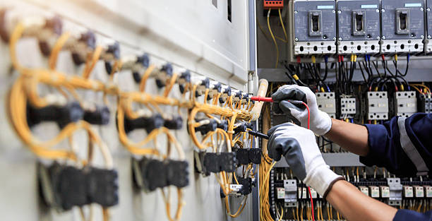 Professional Electrician technician working in Minooka, IL